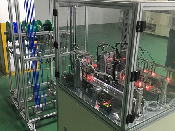 注塑機(jī)的工作原理與注塑機(jī)的分類